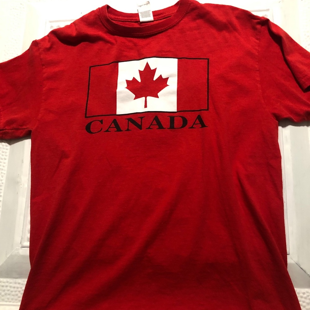 Gilden Canada T Shirt Size Medium